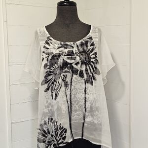 Chic Floral Women's Blouse - Black and White